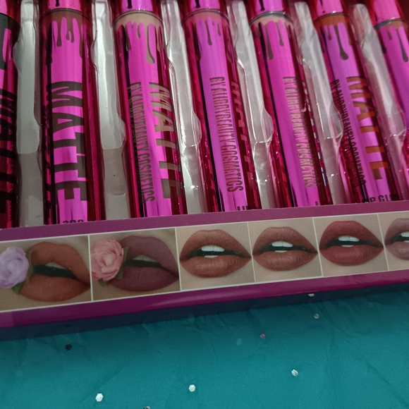 Lipsticks - Picture 4 of 4